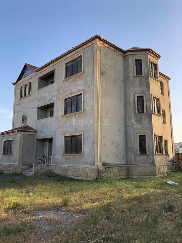 Satılır 12 otaqlı həyət evi 550 m²