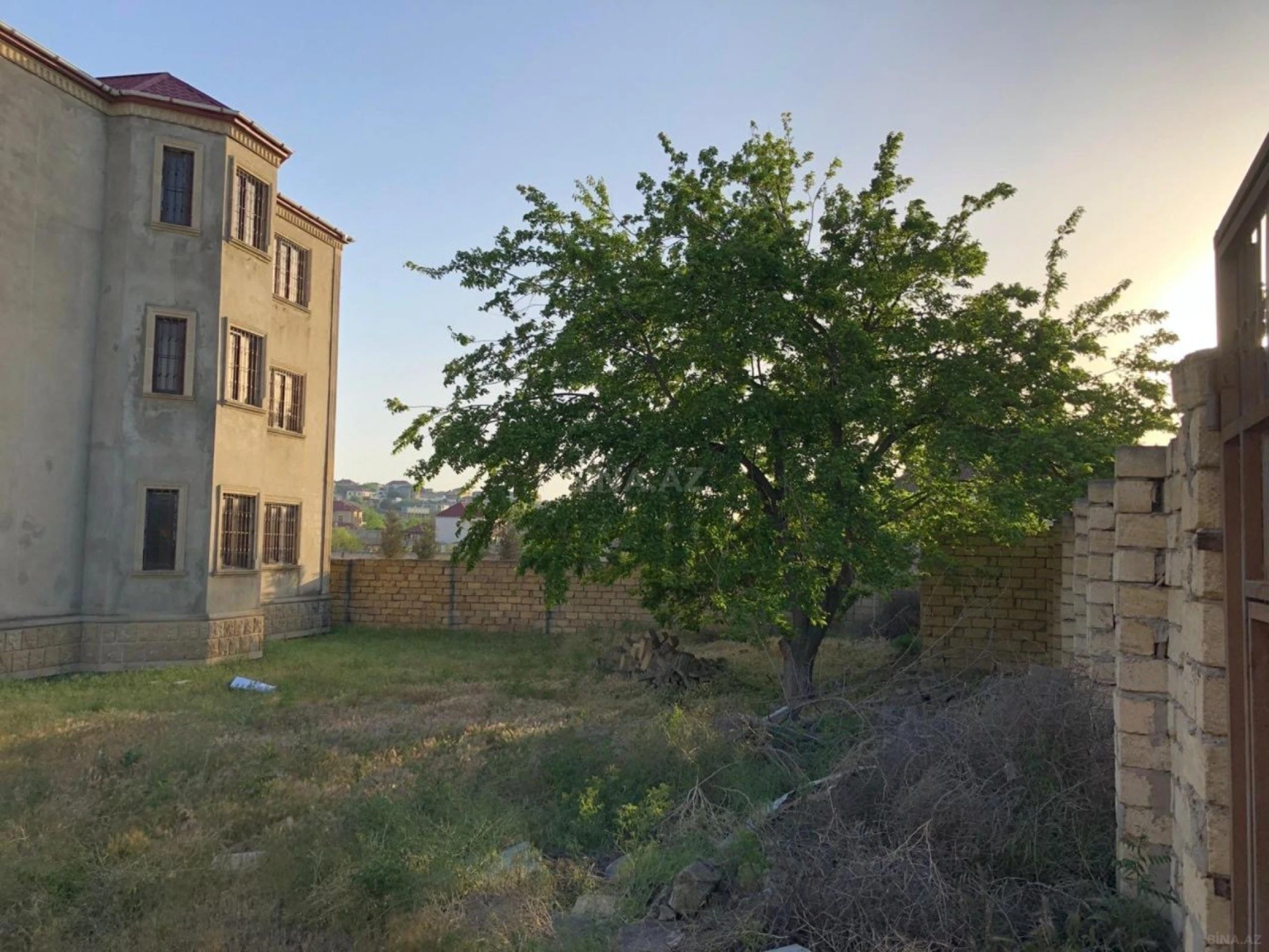 Satılır 12 otaqlı həyət evi 550 m²