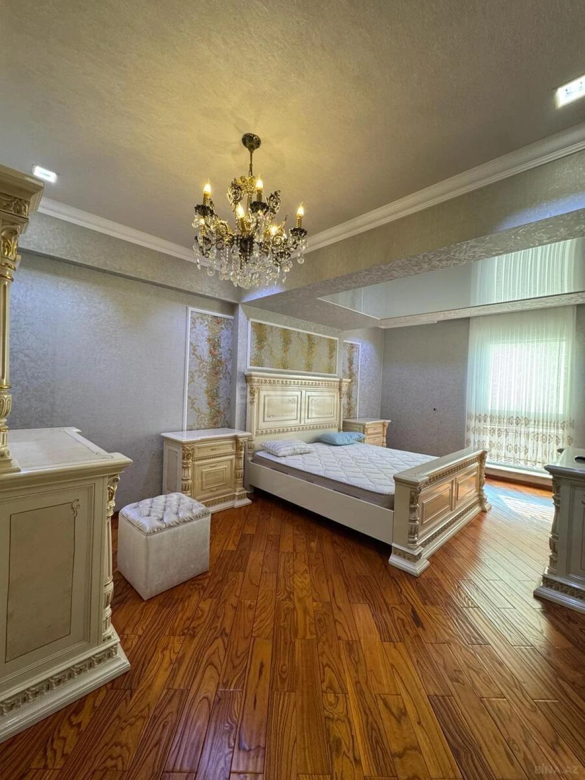 Kirayə verilir 5 otaqlı mənzil 320 m²