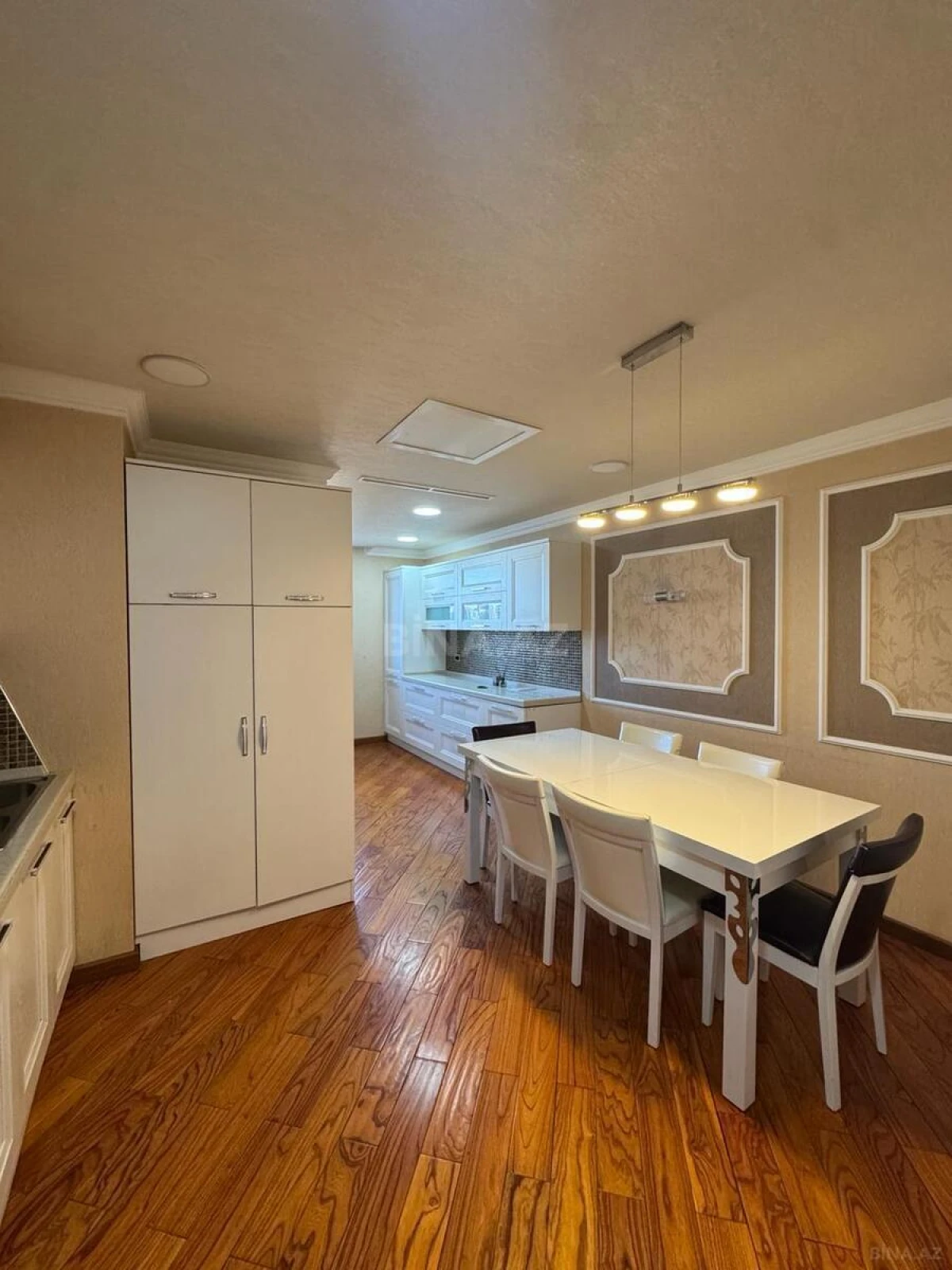 Kirayə verilir 5 otaqlı mənzil 320 m²