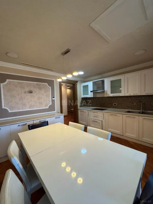 Kirayə verilir 5 otaqlı mənzil 320 m²