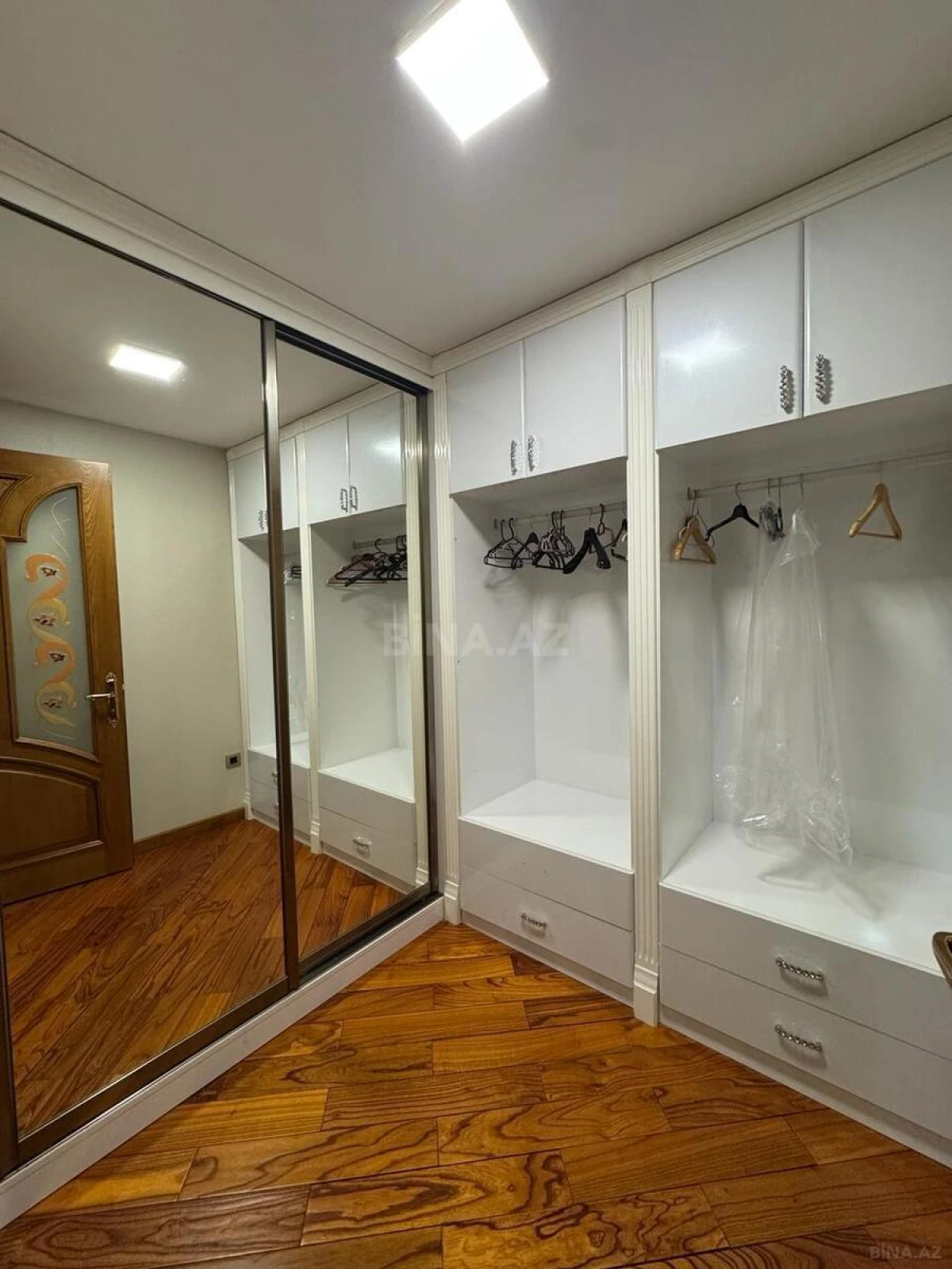 Kirayə verilir 5 otaqlı mənzil 320 m²