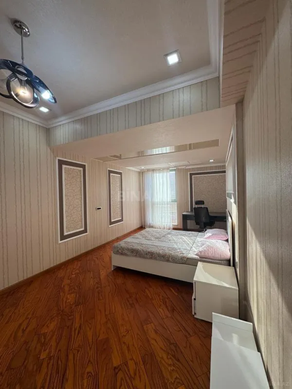 Kirayə verilir 5 otaqlı mənzil 320 m²