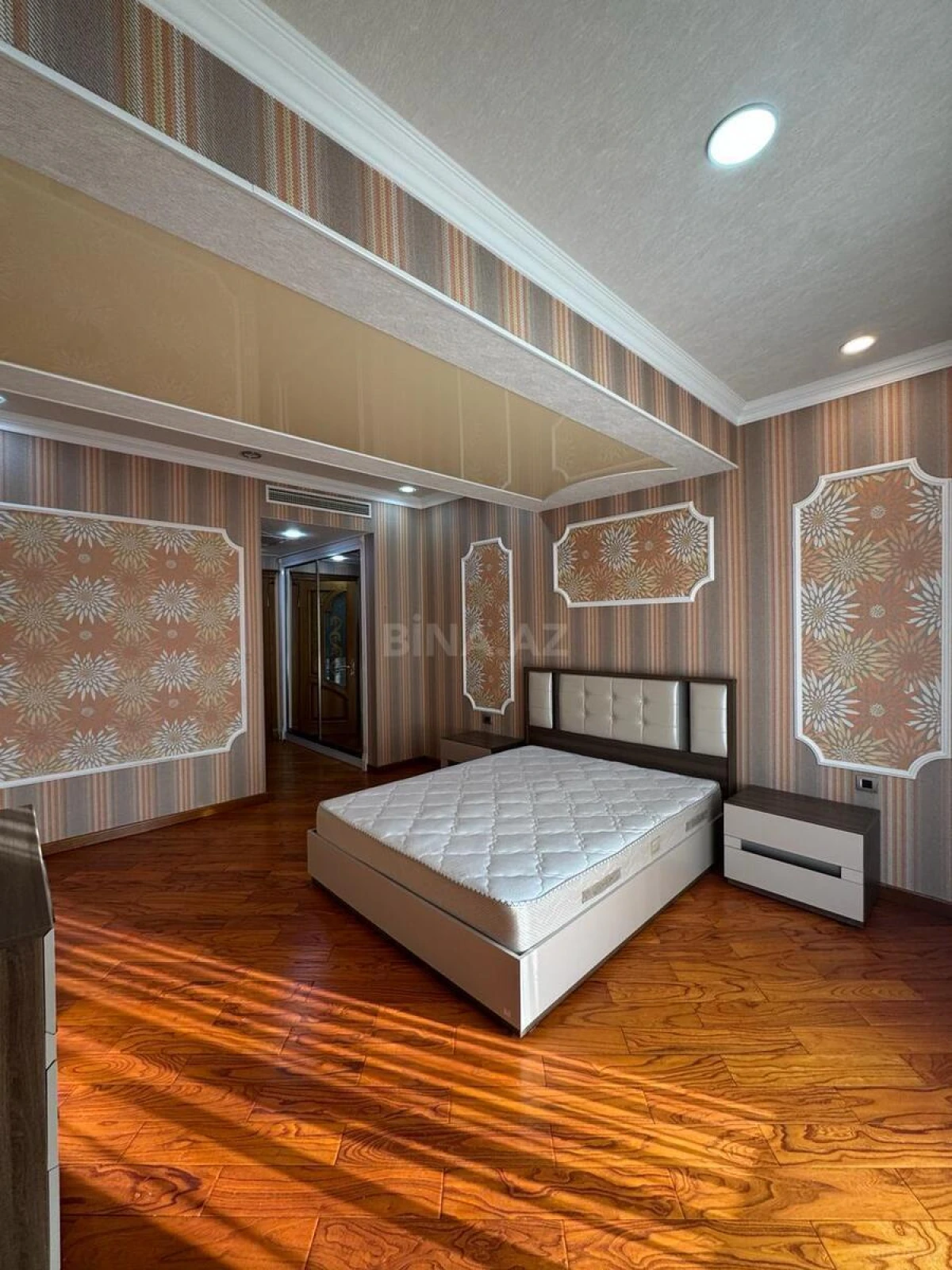 Kirayə verilir 5 otaqlı mənzil 320 m²