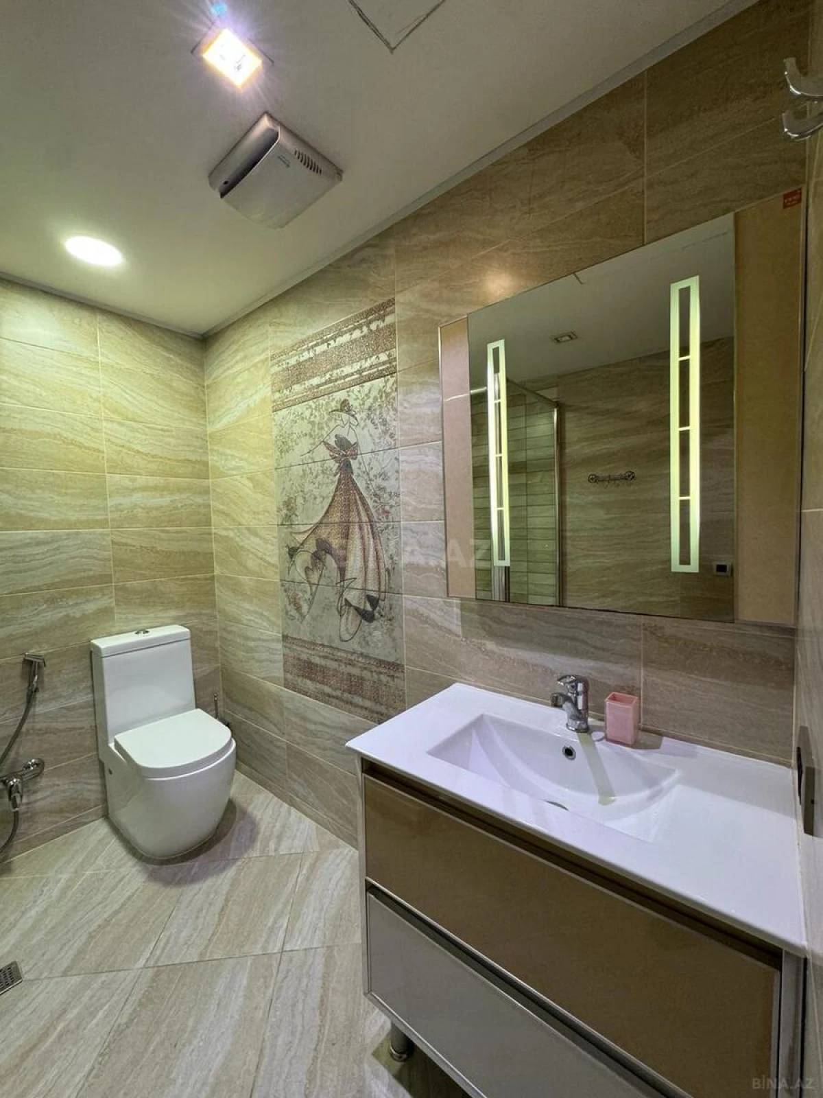 Kirayə verilir 5 otaqlı mənzil 320 m²