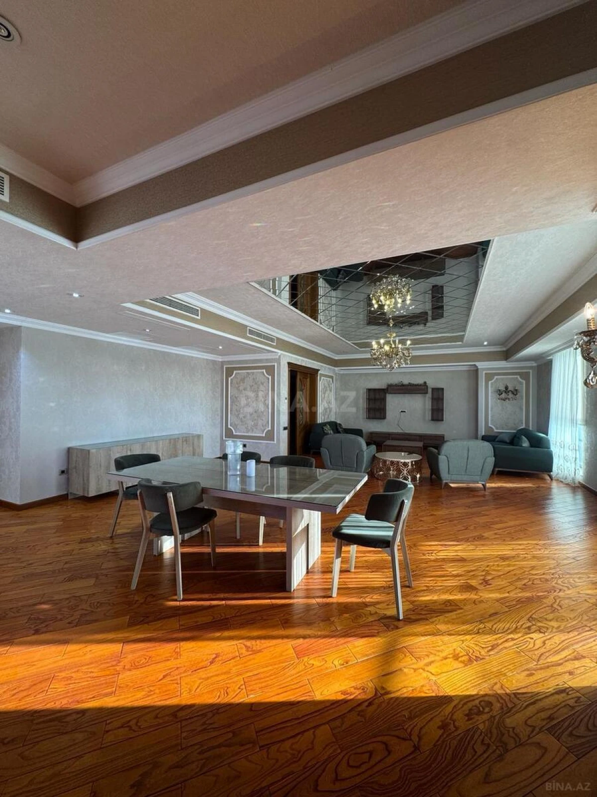 Kirayə verilir 5 otaqlı mənzil 320 m²