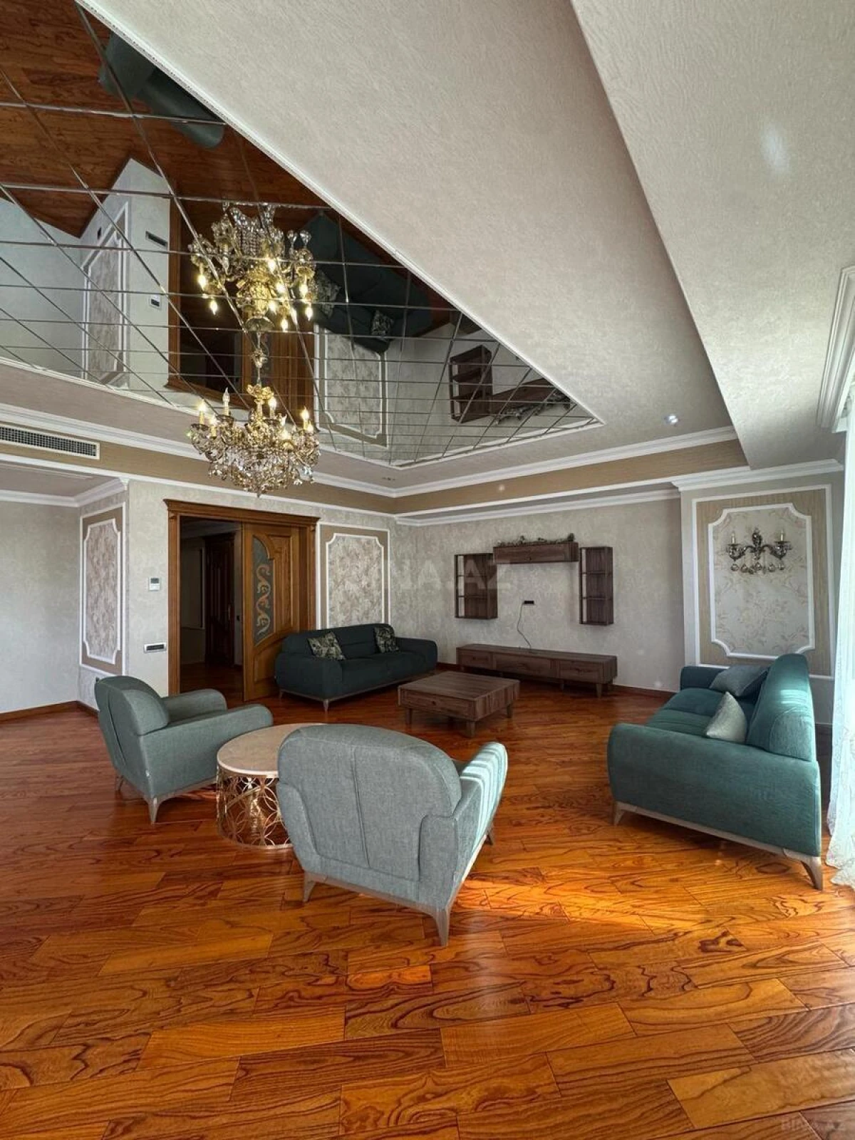 Kirayə verilir 5 otaqlı mənzil 320 m²