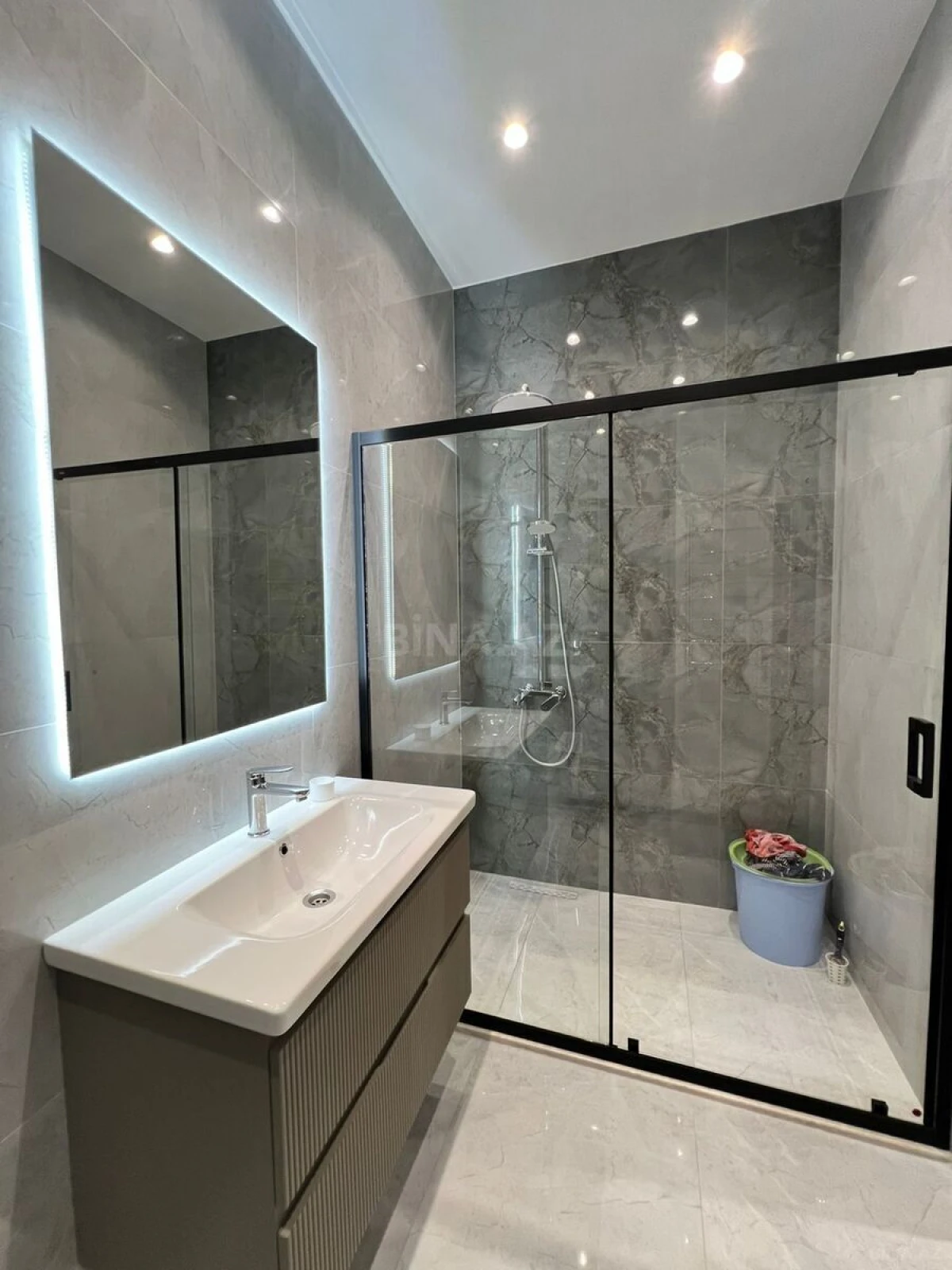 Satılır 2 otaqlı mənzil 74 m²