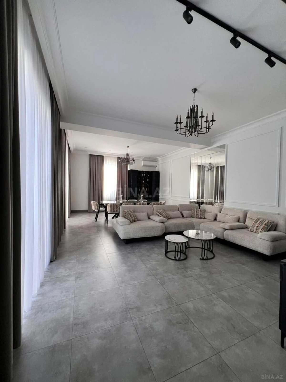 Satılır 5 otaqlı həyət evi 215 m²