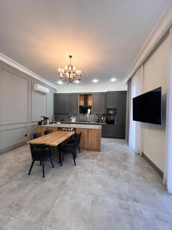 Satılır 5 otaqlı həyət evi 215 m²