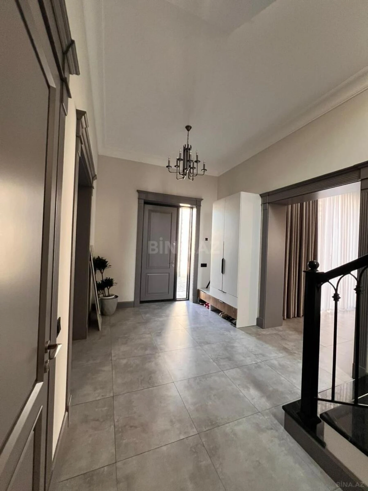 Satılır 5 otaqlı həyət evi 215 m²
