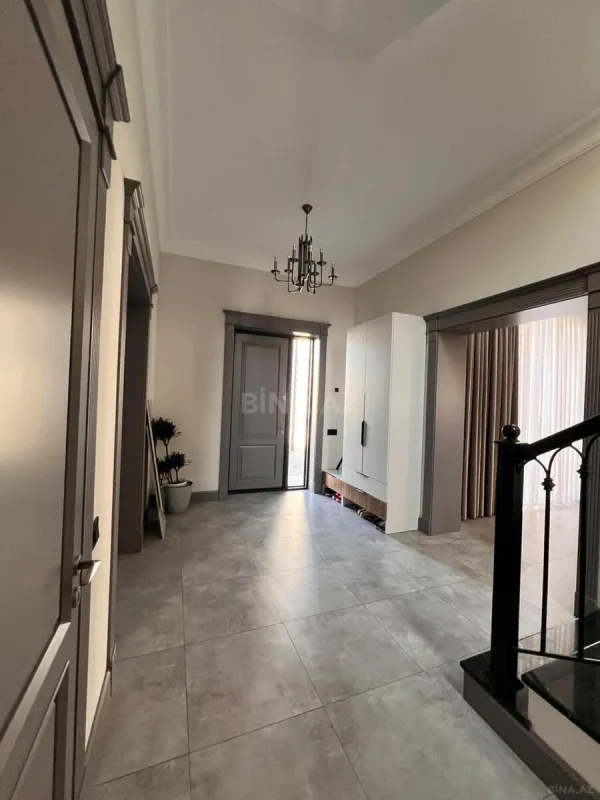 Satılır 5 otaqlı həyət evi 215 m²