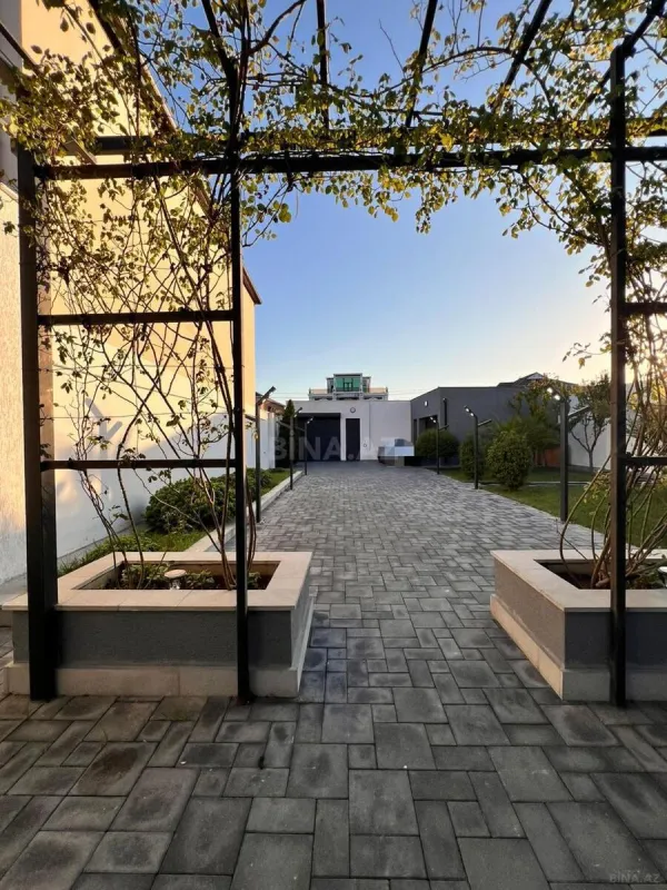 Satılır 5 otaqlı həyət evi 215 m²