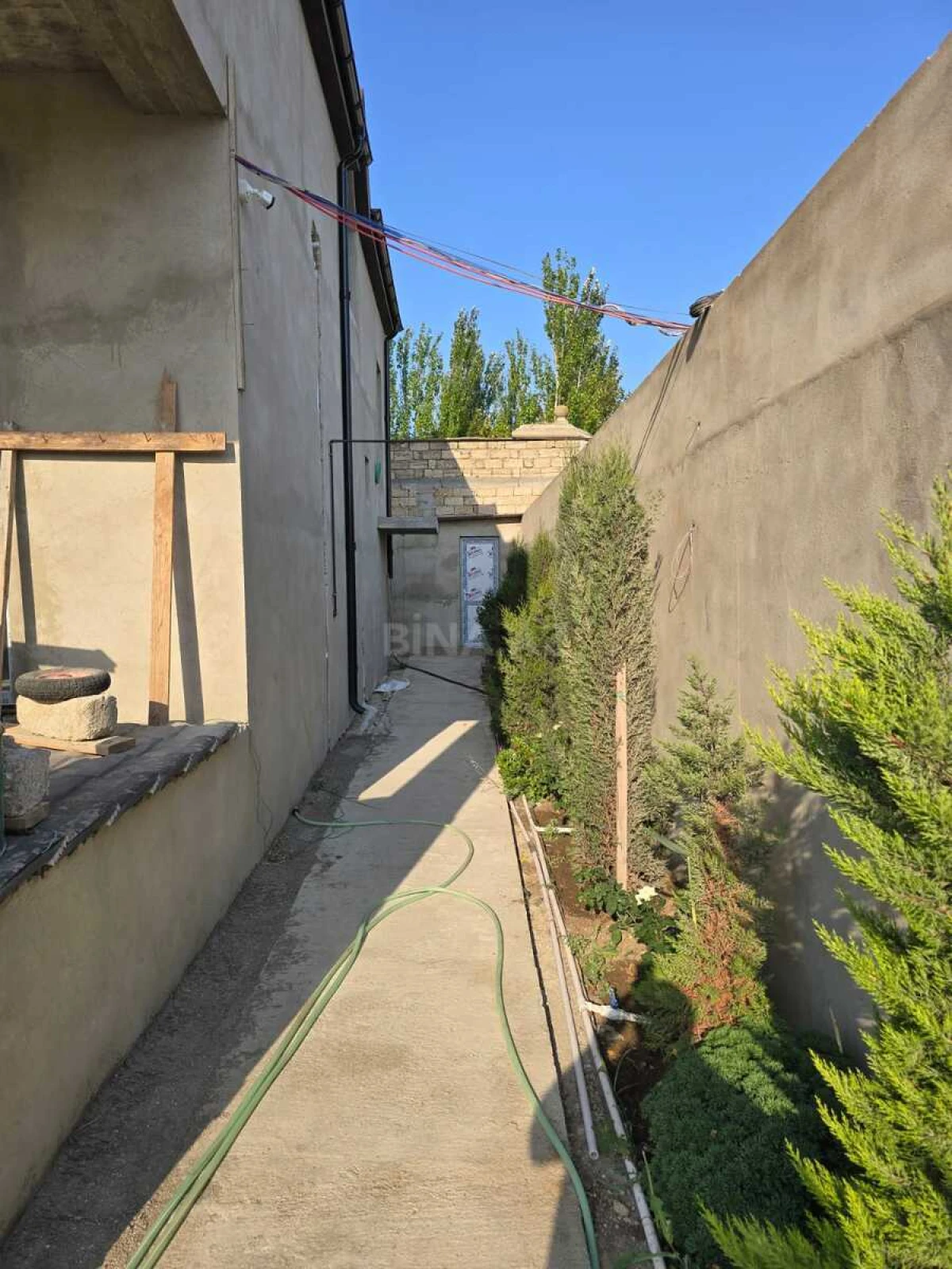 Satılır 5 otaqlı həyət evi 240 m²