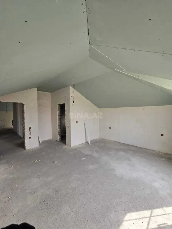 Satılır 5 otaqlı həyət evi 240 m²