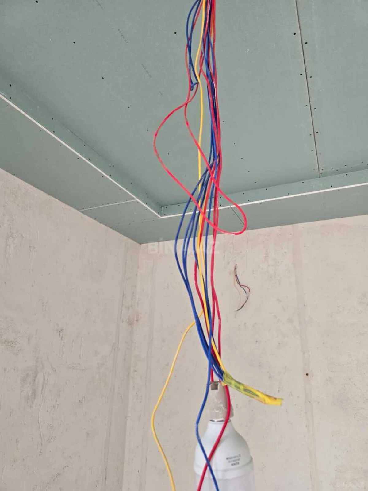 Satılır 5 otaqlı həyət evi 240 m²