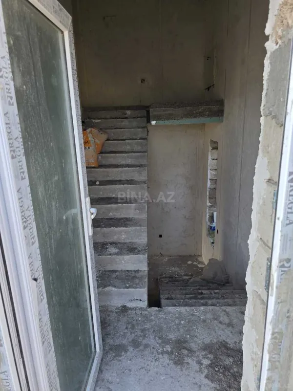 Satılır 5 otaqlı həyət evi 240 m²