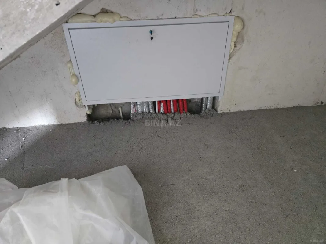 Satılır 5 otaqlı həyət evi 240 m²