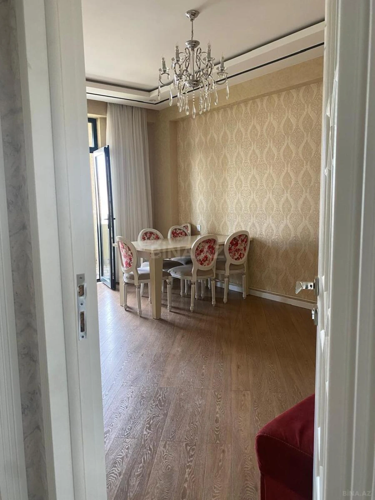 Kirayə verilir 2 otaqlı mənzil 73 m²