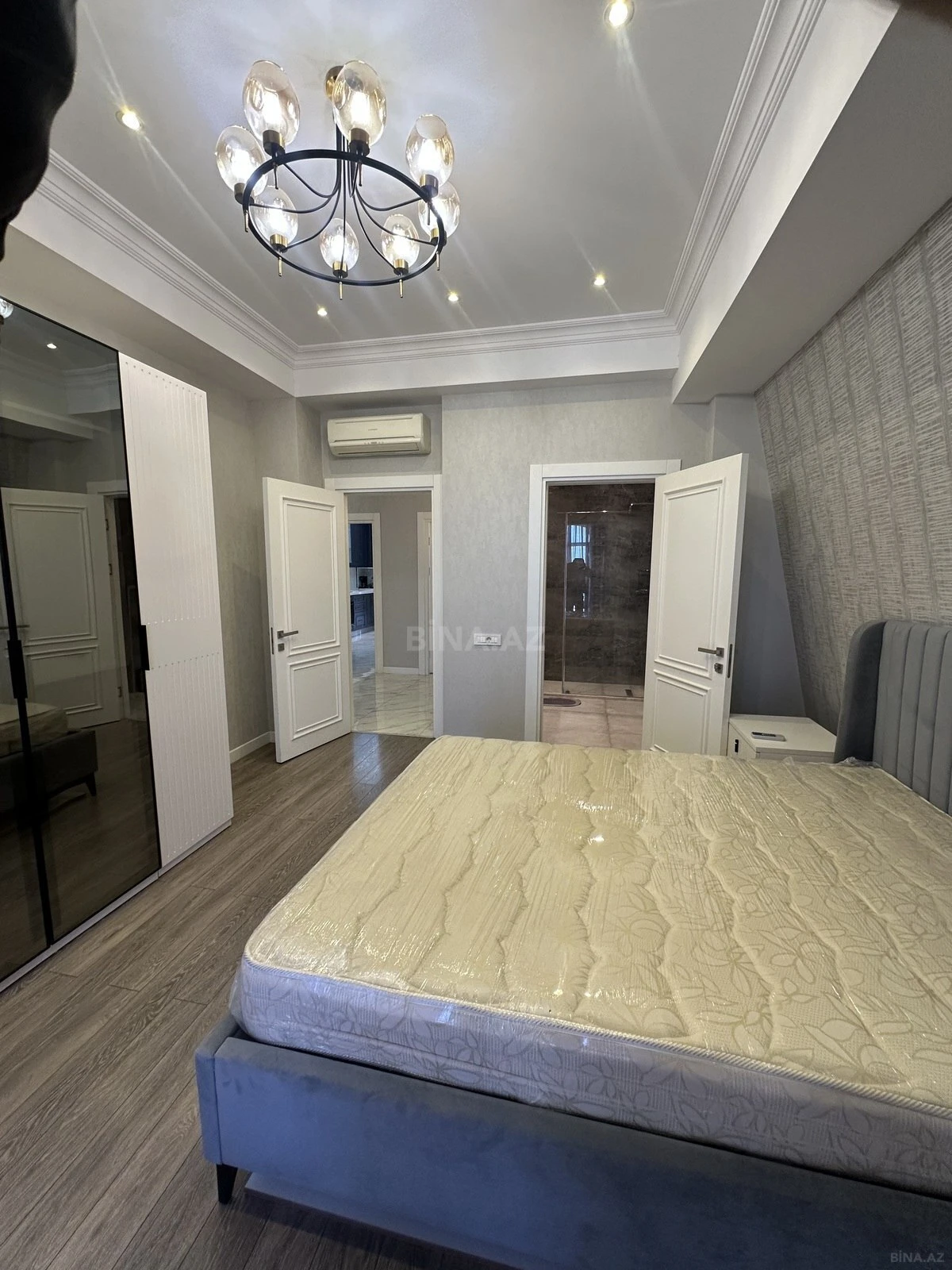 Kirayə verilir 3 otaqlı mənzil 136 m²