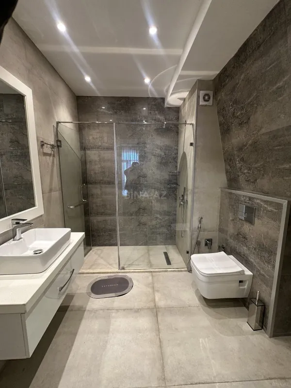Kirayə verilir 3 otaqlı mənzil 136 m²