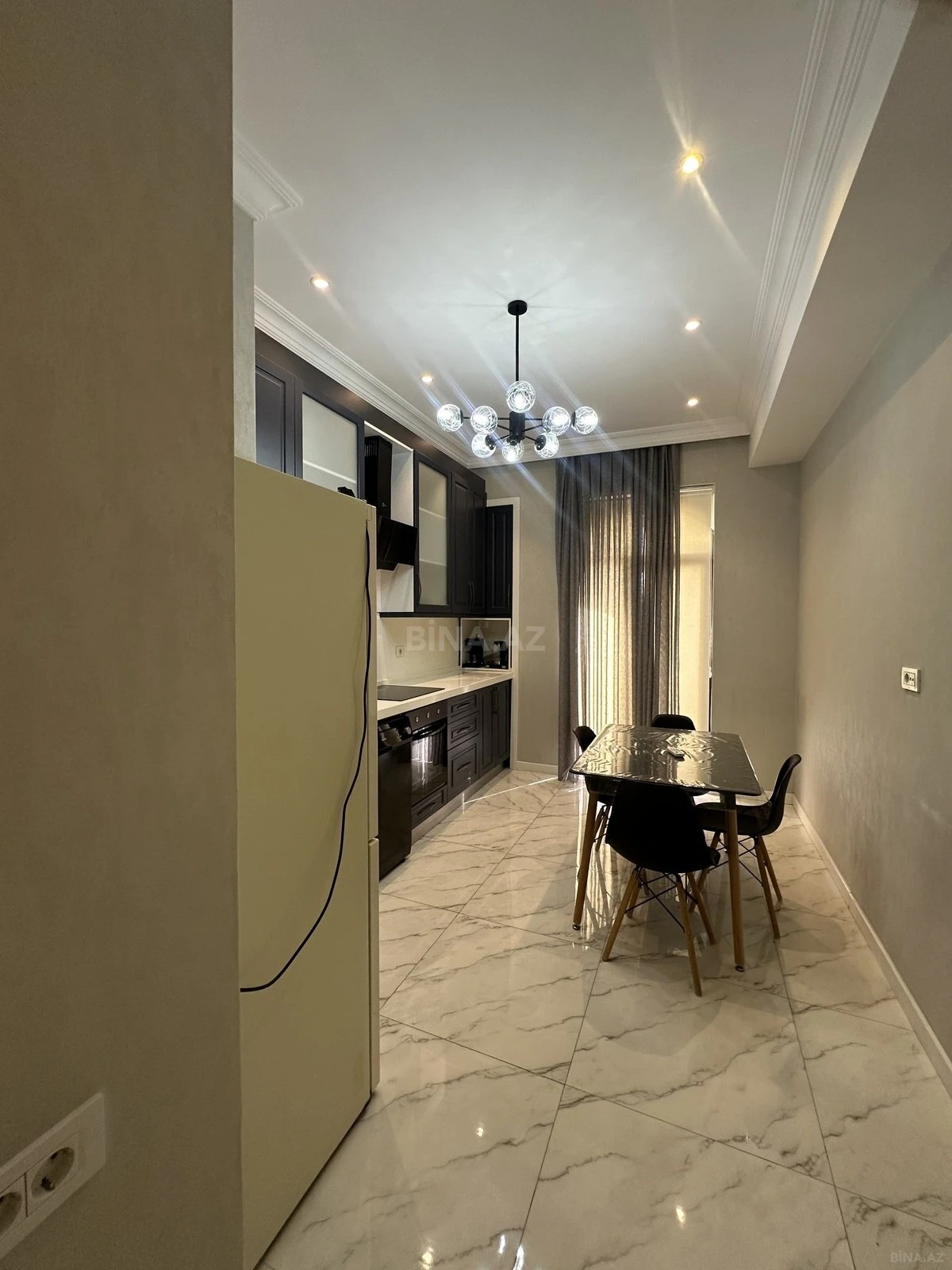 Kirayə verilir 3 otaqlı mənzil 136 m²