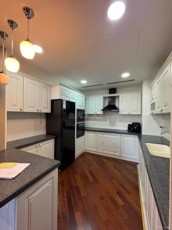 Kirayə verilir 3 otaqlı mənzil 120 m²