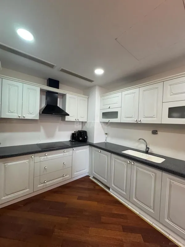 Kirayə verilir 3 otaqlı mənzil 120 m²