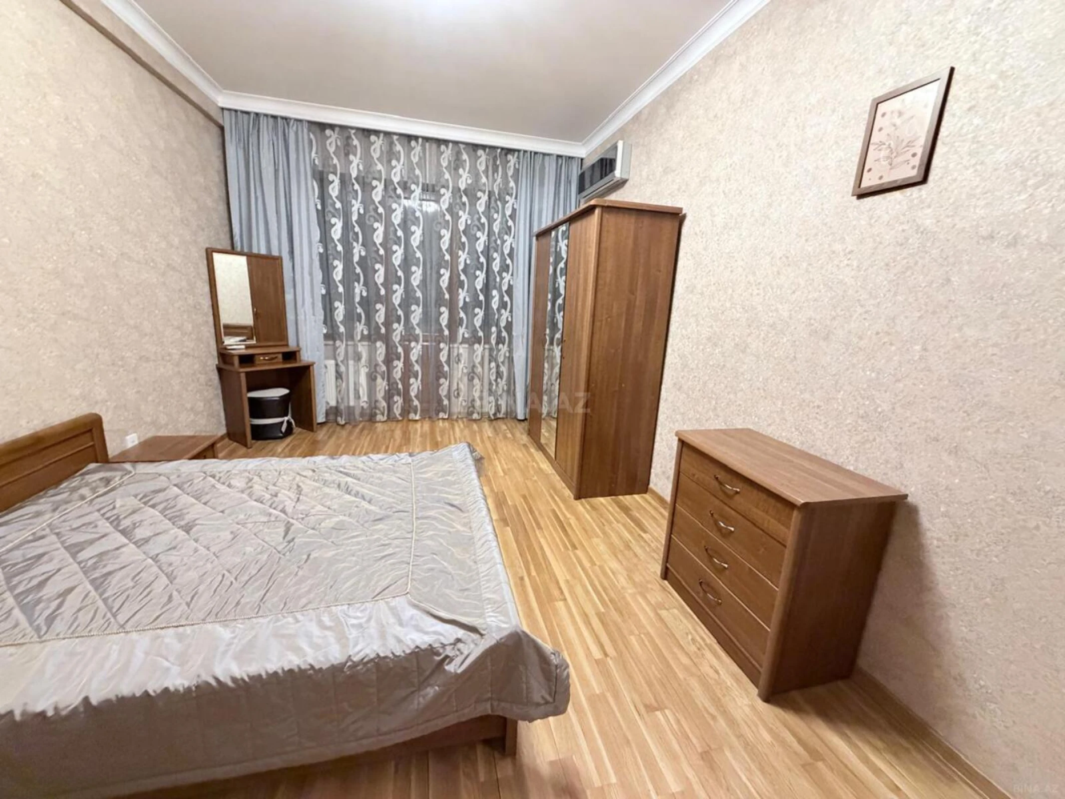 Satılır 3 otaqlı mənzil 120 m²