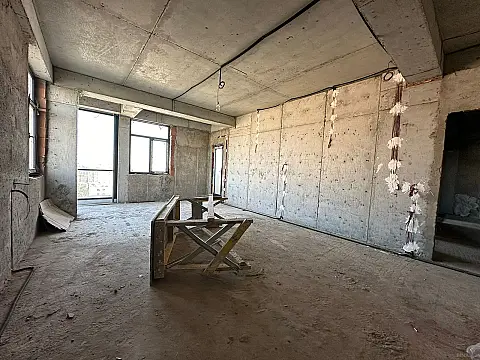 Satılır 4 otaqlı mənzil 172 m²