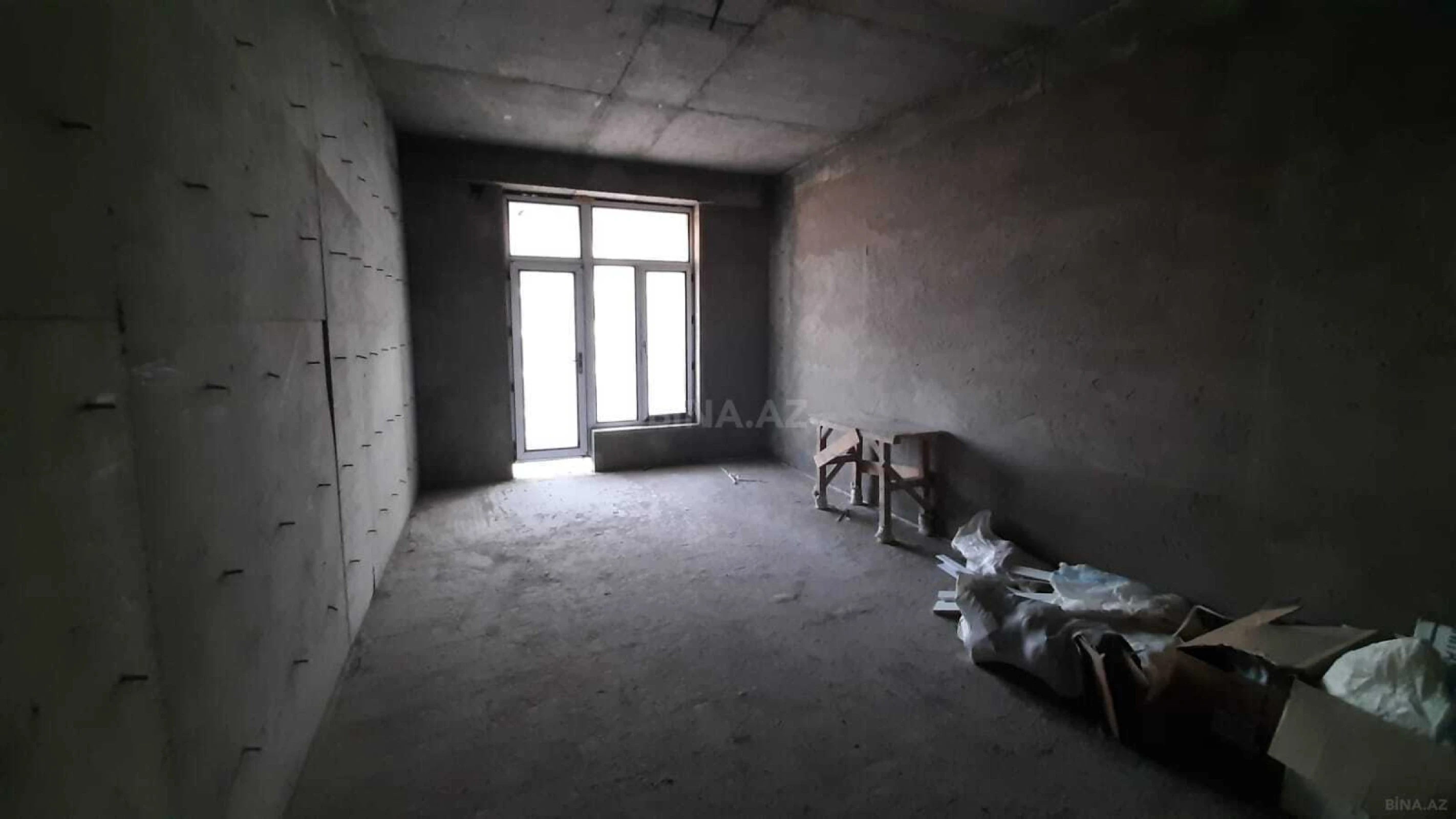 Satılır 4 otaqlı mənzil 172 m²