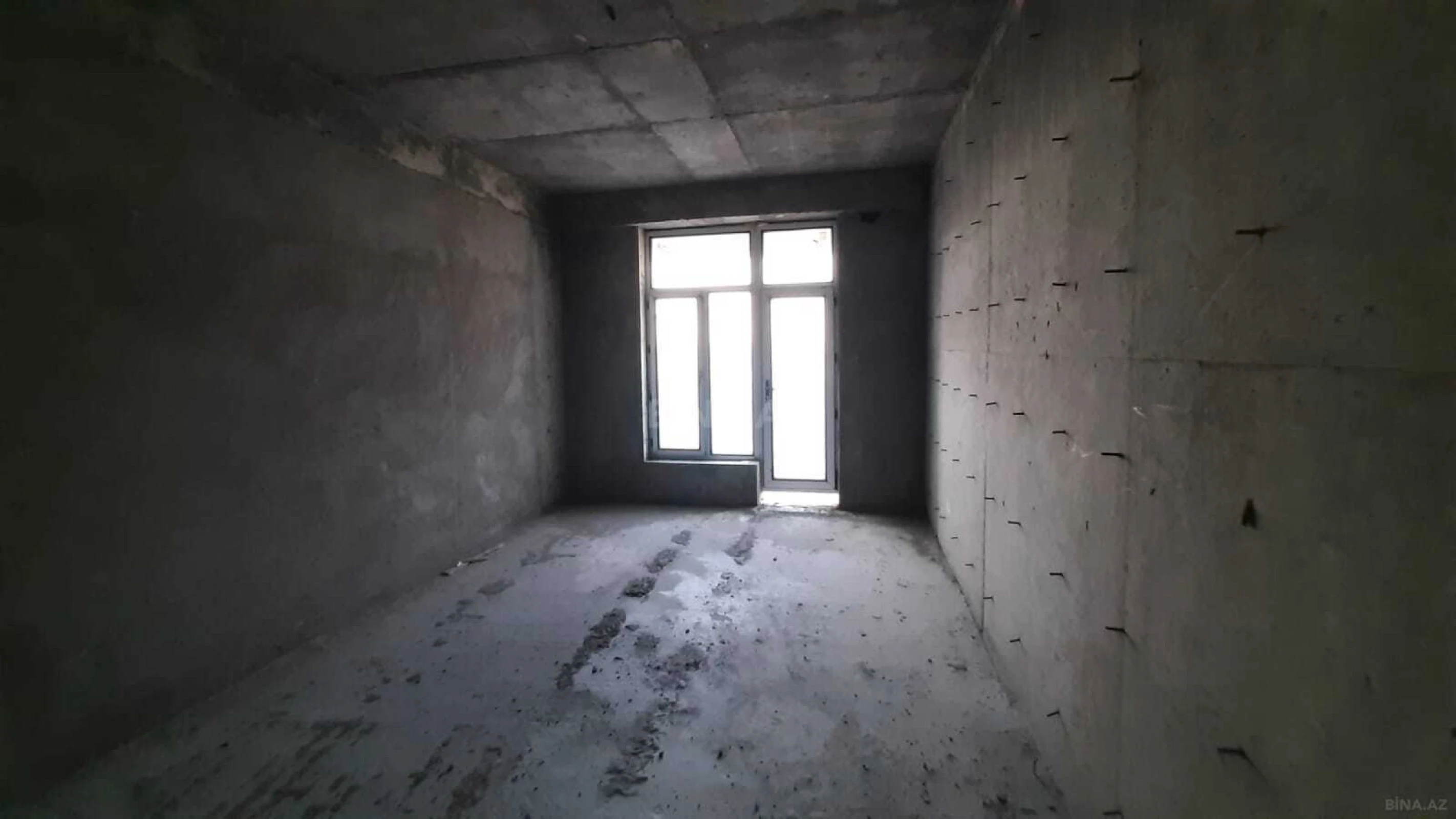 Satılır 4 otaqlı mənzil 172 m²