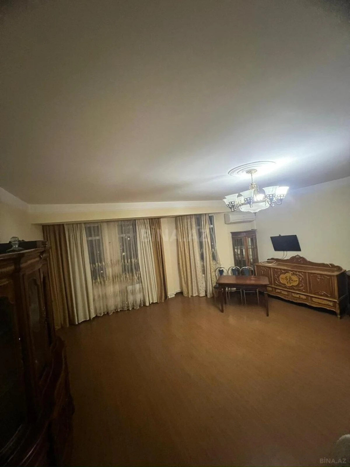 Kirayə verilir 3 otaqlı mənzil 130 m²