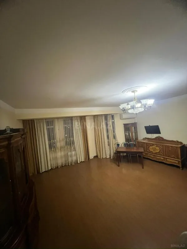 Kirayə verilir 3 otaqlı mənzil 130 m²