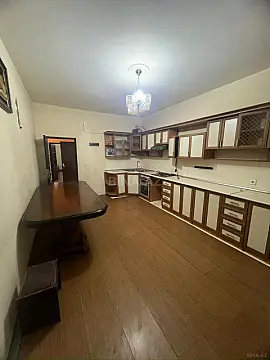 Kirayə verilir 3 otaqlı mənzil 130 m²