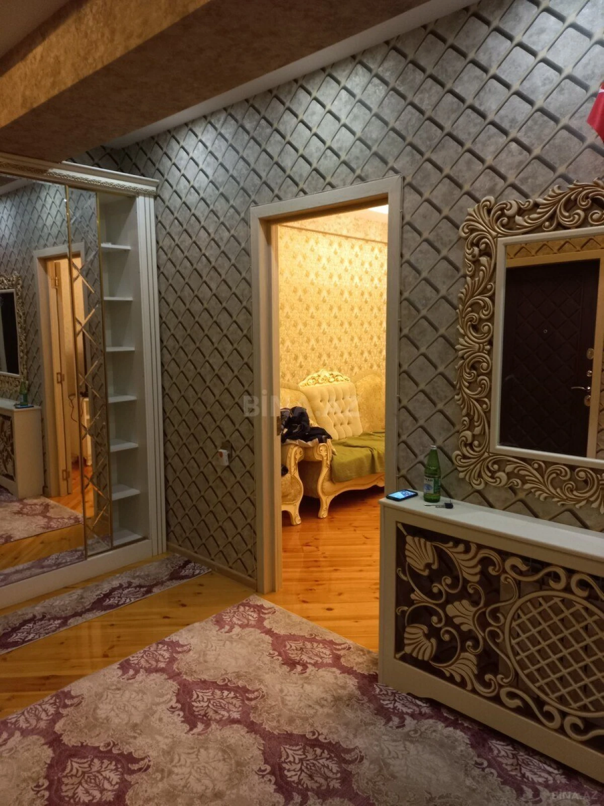 Kirayə verilir 2 otaqlı mənzil 83 m²