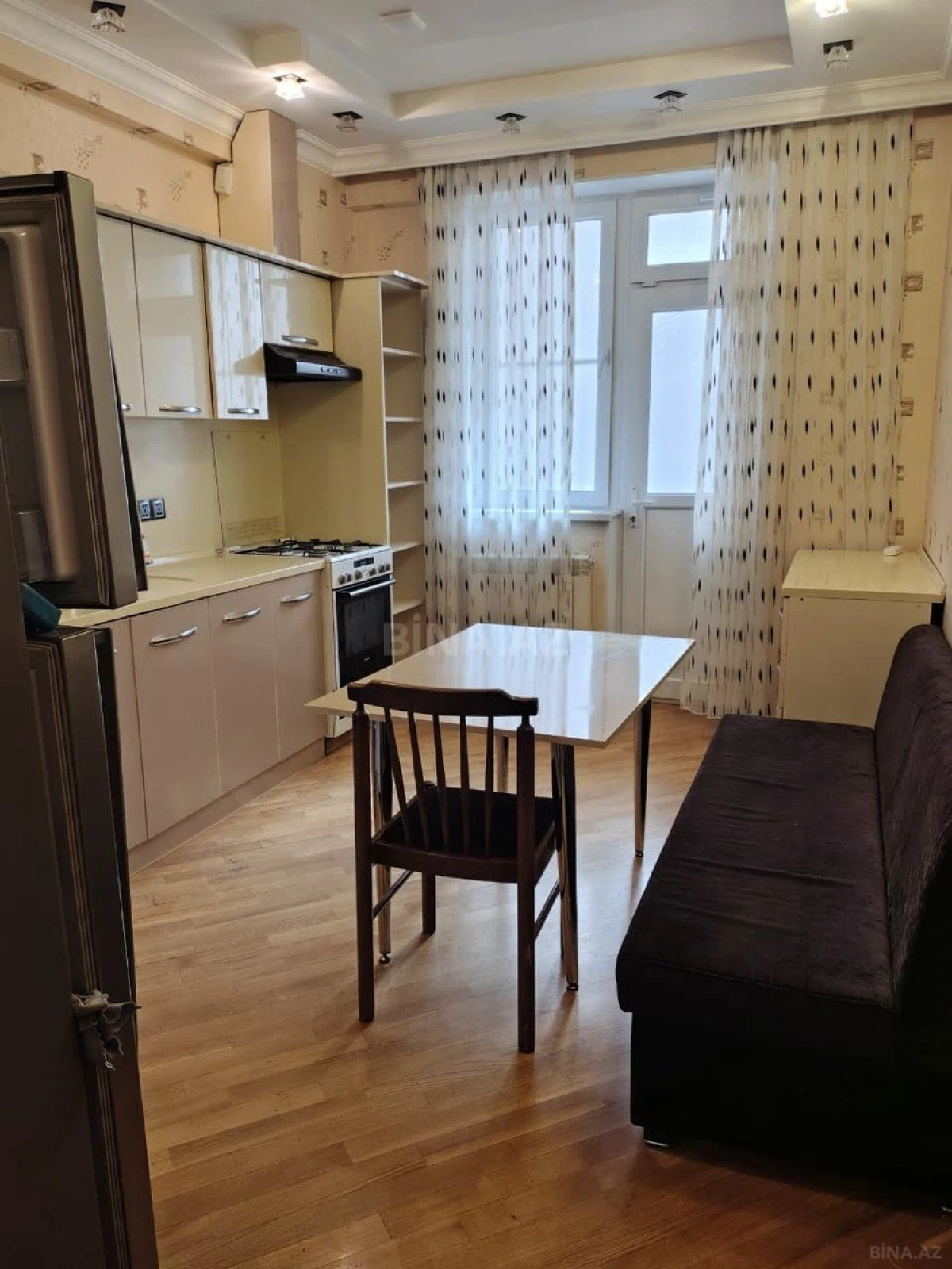 Kirayə verilir 2 otaqlı mənzil 81 m²