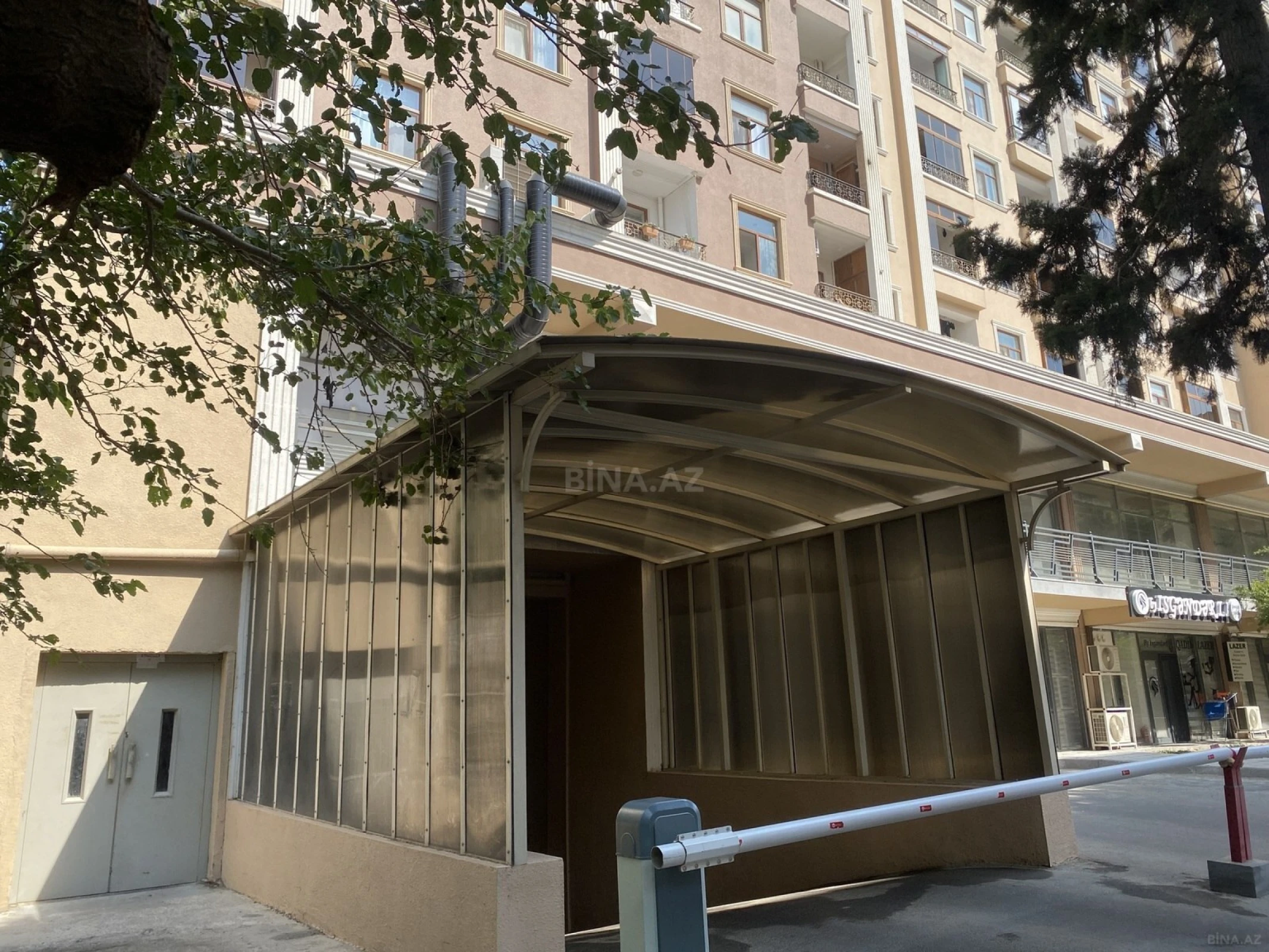 Satılır 3 otaqlı mənzil 153 m²