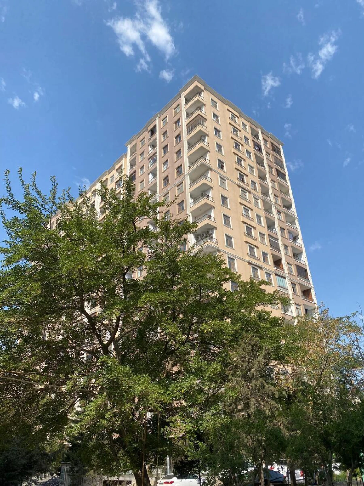 Satılır 3 otaqlı mənzil 153 m²