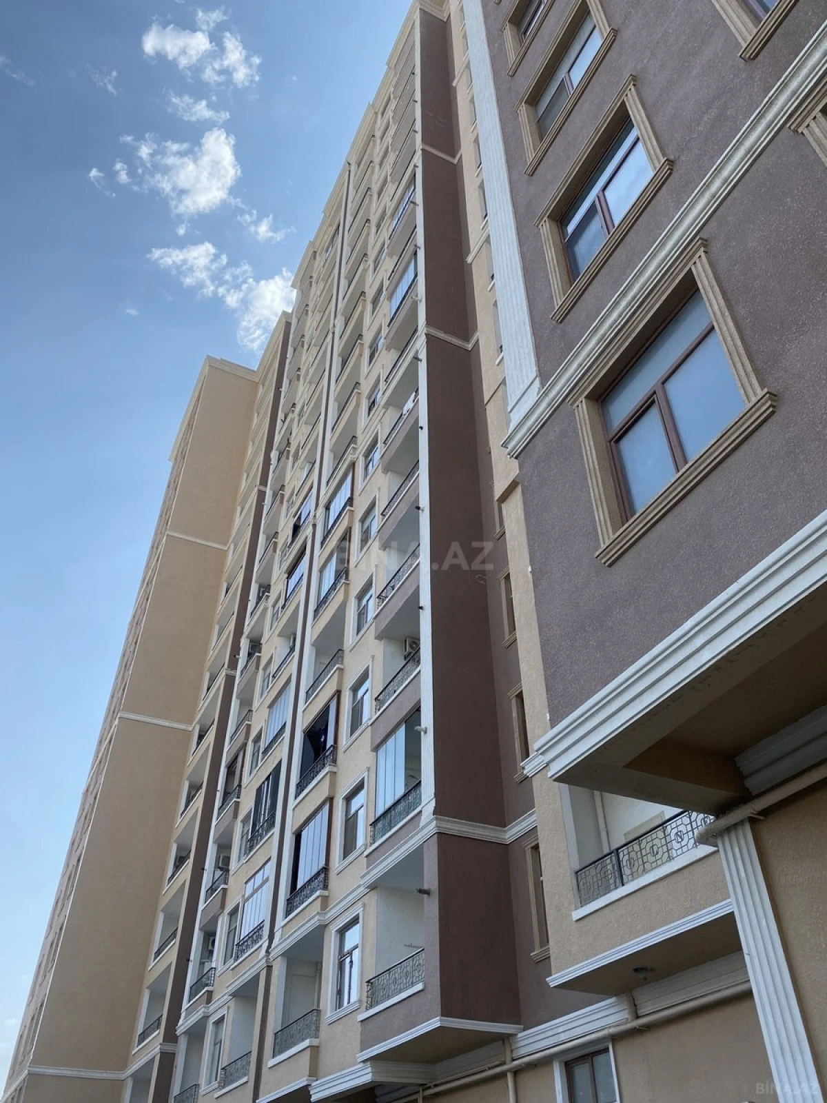 Satılır 3 otaqlı mənzil 153 m²