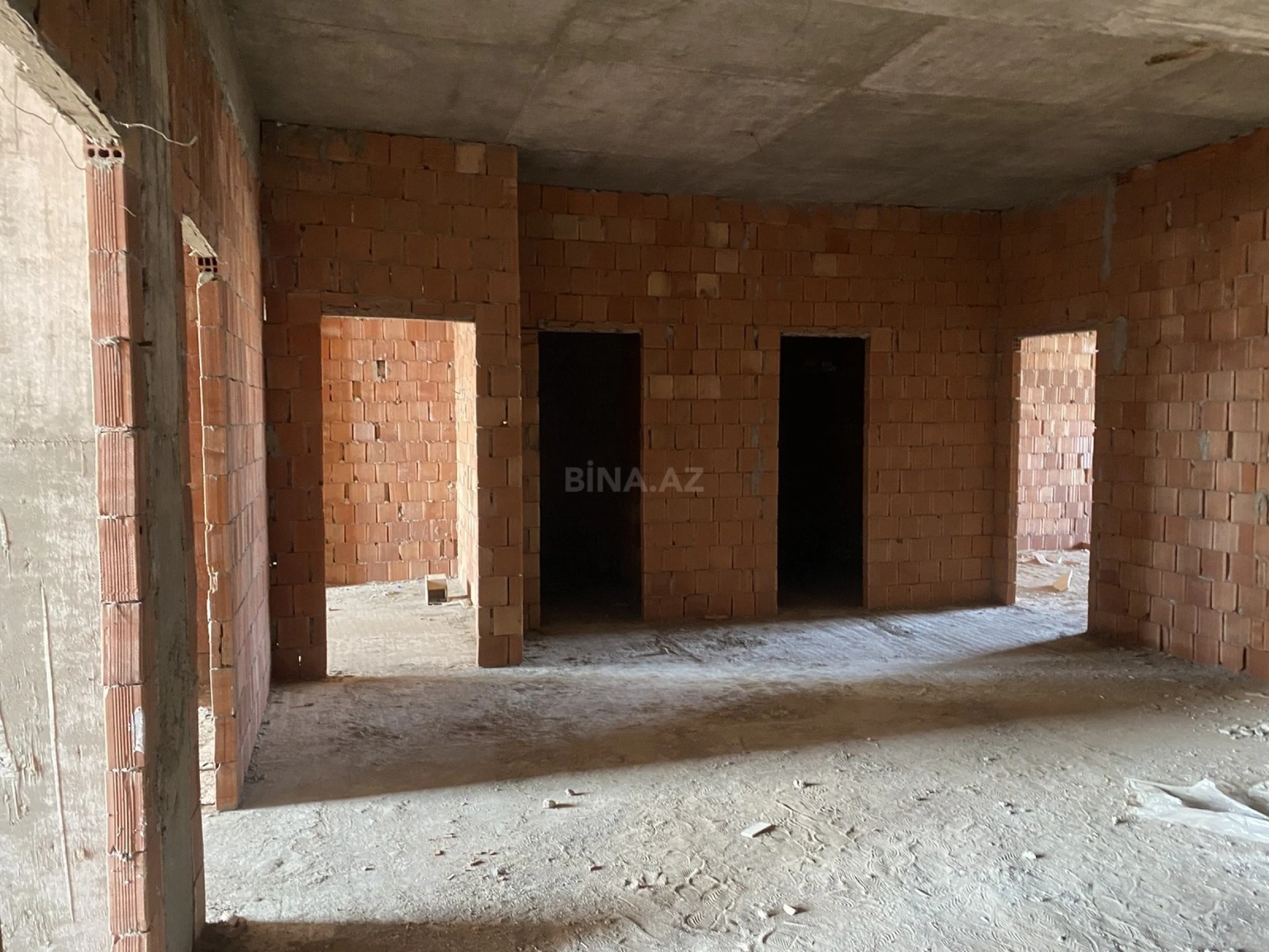 Satılır 3 otaqlı mənzil 153 m²
