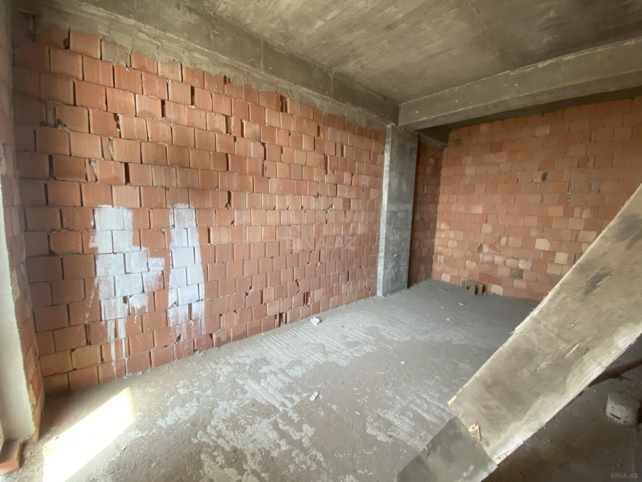 Satılır 3 otaqlı mənzil 153 m²