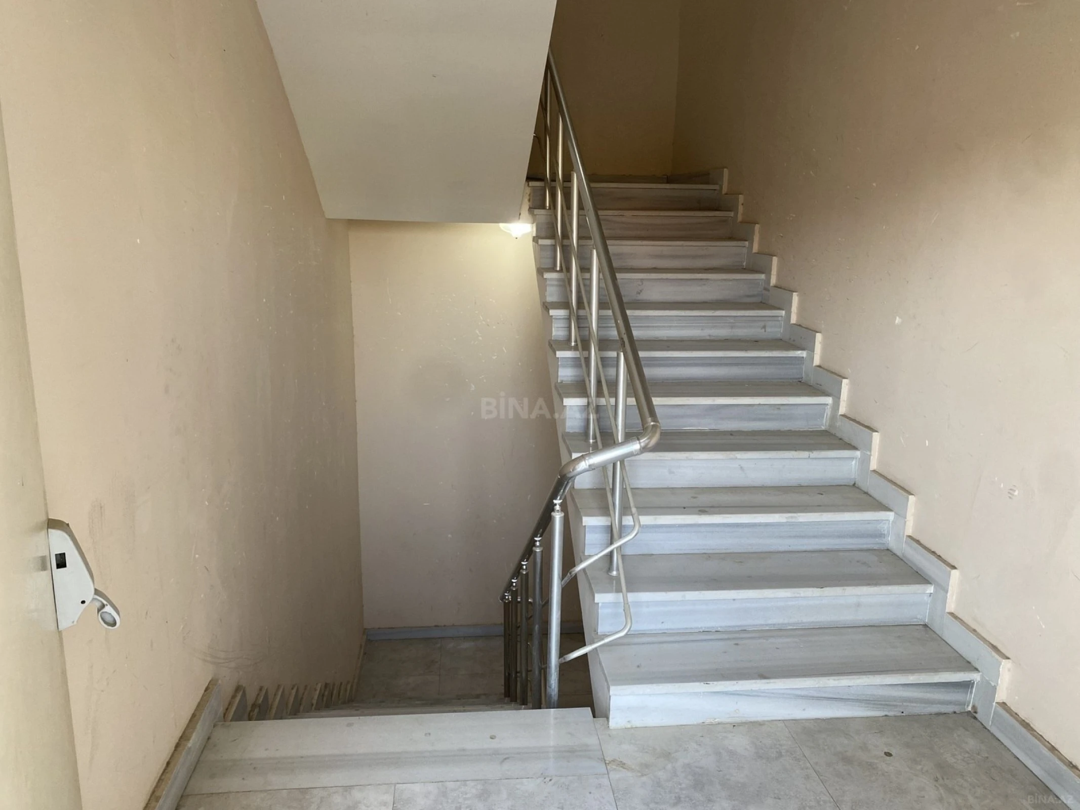 Satılır 3 otaqlı mənzil 153 m²