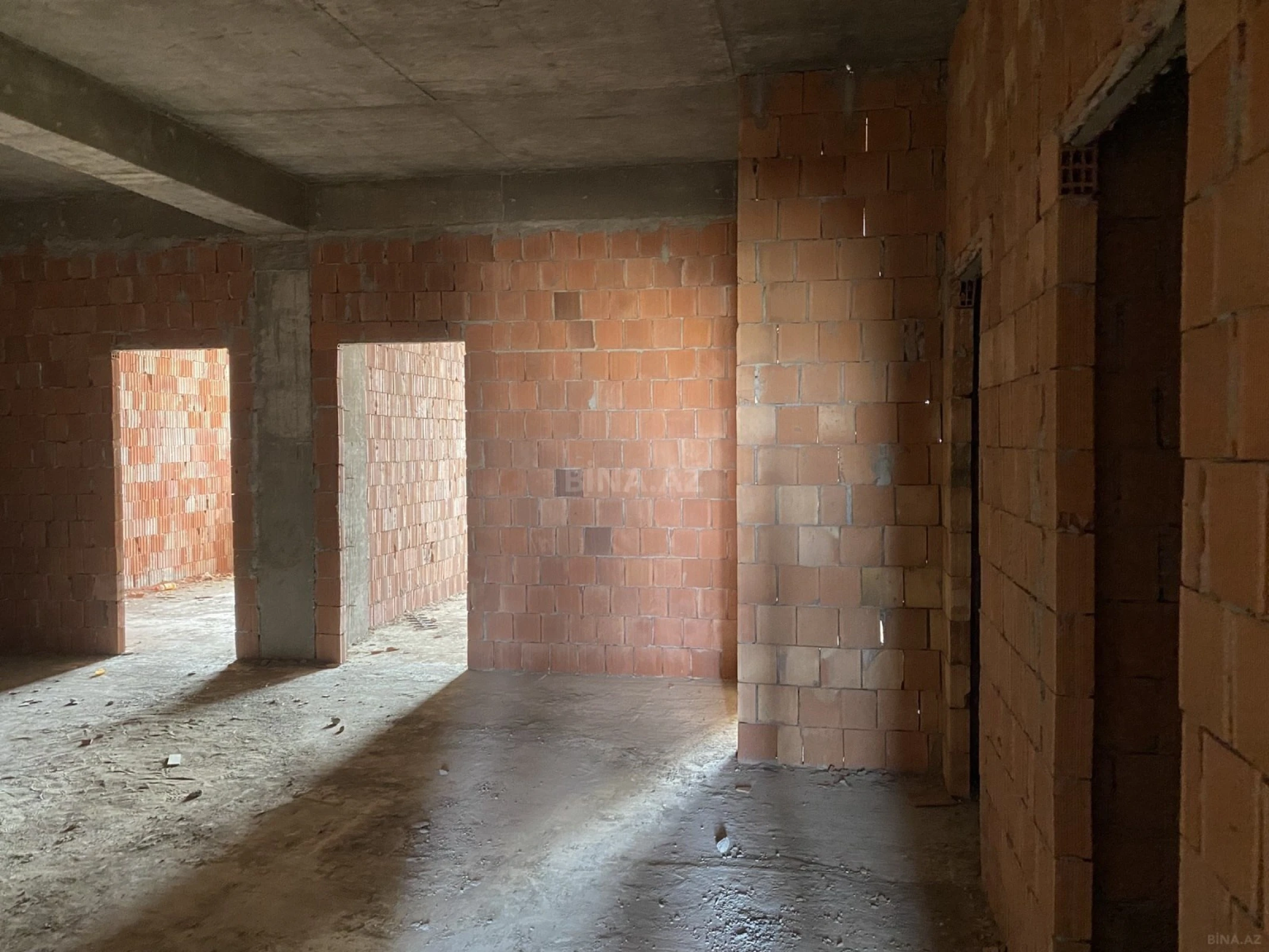 Satılır 3 otaqlı mənzil 153 m²