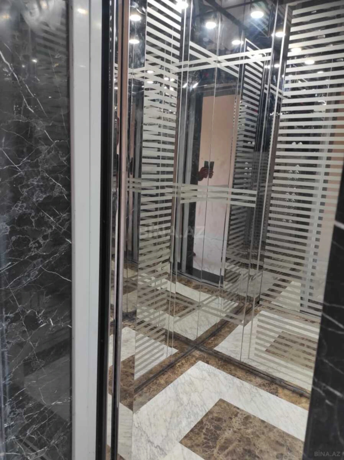 Satılır 3 otaqlı mənzil 153 m²