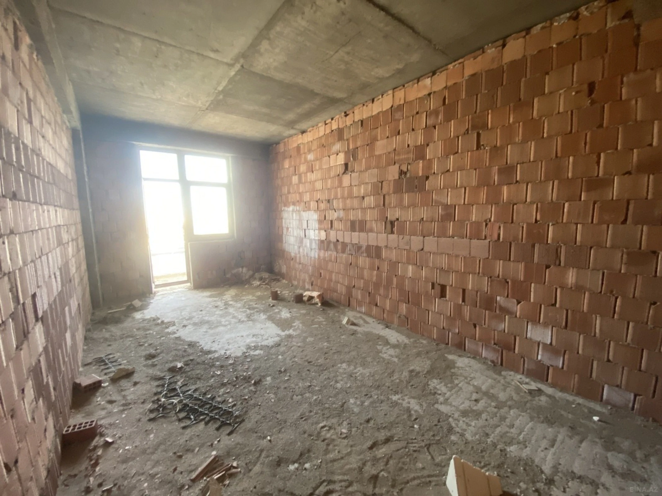 Satılır 3 otaqlı mənzil 153 m²