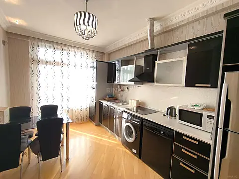 Kirayə verilir 2 otaqlı mənzil 110 m²