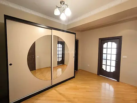 Kirayə verilir 2 otaqlı mənzil 110 m²