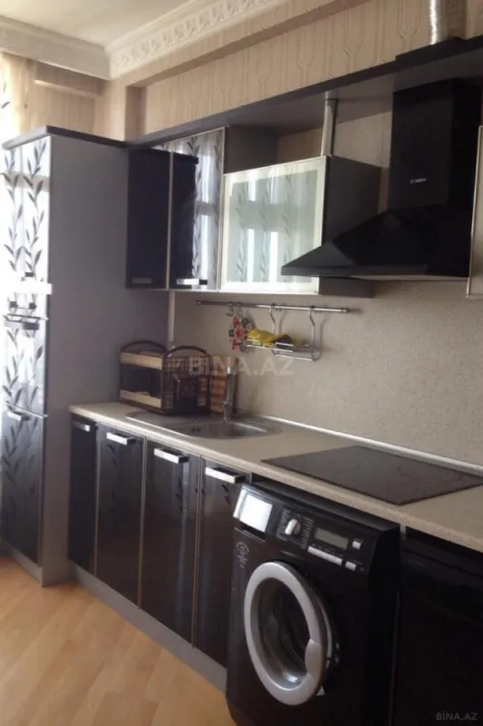 Kirayə verilir 2 otaqlı mənzil 110 m²