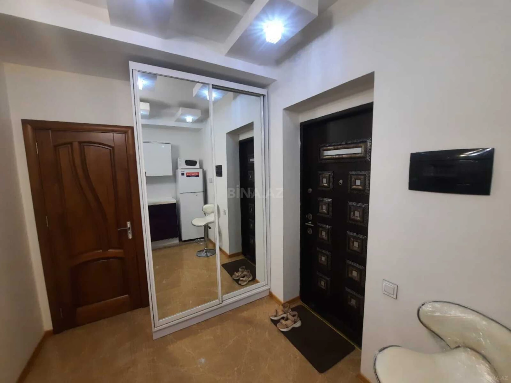 Kirayə verilir 2 otaqlı mənzil 75 m²